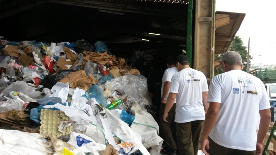 Grupo do Projeto Palco da Reciclagem visita Cooperativa Verde Vida