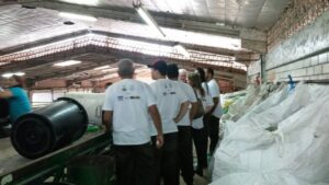 Grupo do Projeto Palco da Reciclagem visita Cooperativa Verde Vida