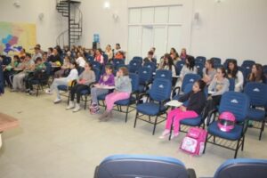 PROJETO DANÇA REALIZA PALESTRA PARA OS ALUNOS SOBRE ALIMENTAÇÃO SAUDÁVEL
