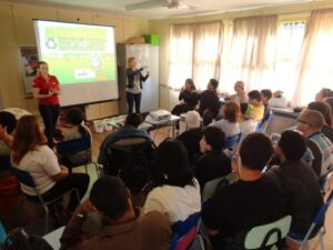 A Turminha da Reciclagem-RS atende alunos de escola especial