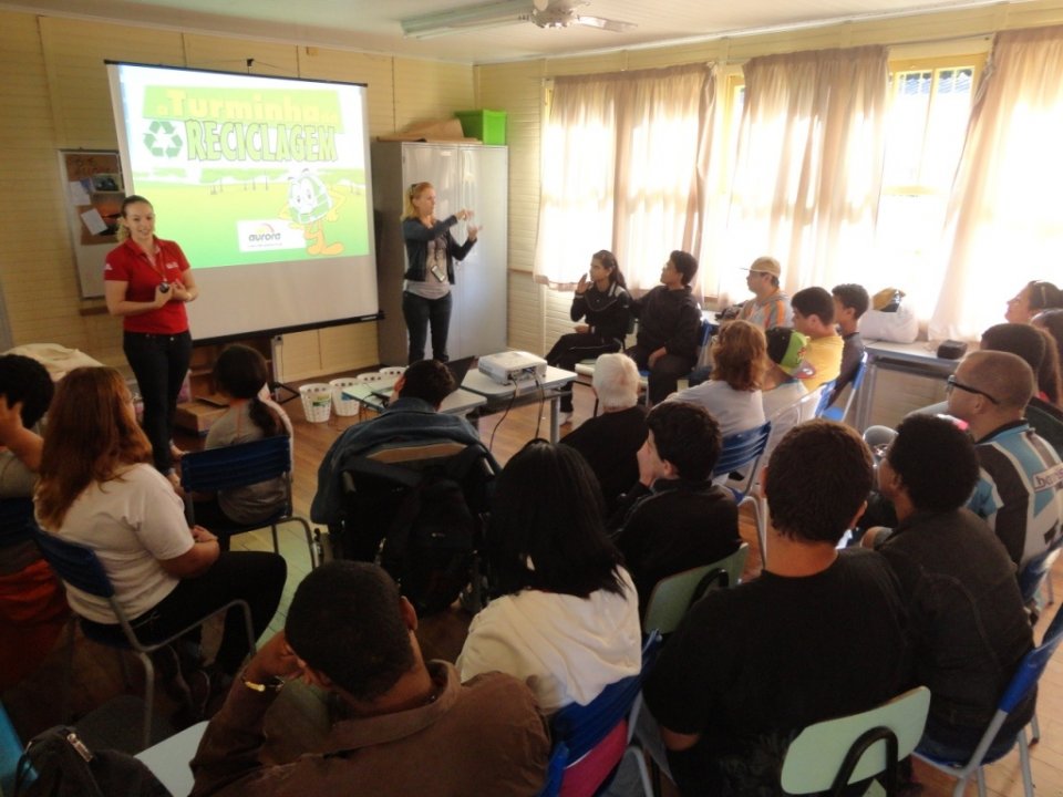 A Turminha da Reciclagem-RS atende alunos de escola especial