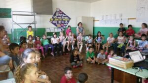 A Turminha da Reciclagem incentiva os alunos a trocar as informações com seus familiares