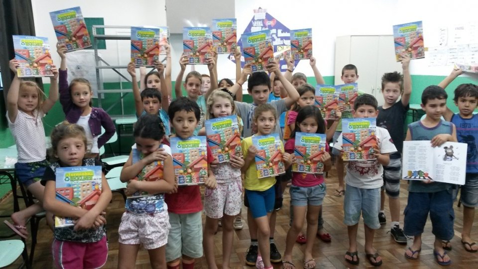 A Turminha da Reciclagem incentiva os alunos a trocar as informações com seus familiares