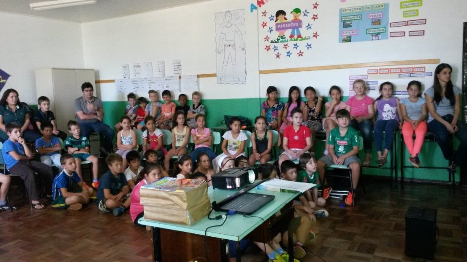 A Turminha da Reciclagem incentiva os alunos a trocar as informações com seus familiares