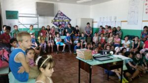 A Turminha da Reciclagem incentiva os alunos a trocar as informações com seus familiares