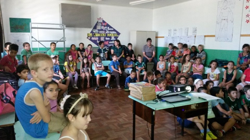 A Turminha da Reciclagem incentiva os alunos a trocar as informações com seus familiares