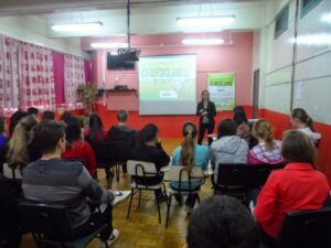 A Turminha da Reciclagem incentiva os alunos a trocar as informações com seus familiares