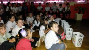 A Turminha da Reciclagem incentiva os alunos a trocar as informações com seus familiares