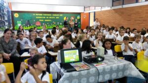 A Turminha da Reciclagem incentiva os alunos a trocar as informações com seus familiares