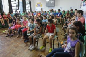 Um livro, além de modesto, é prático...