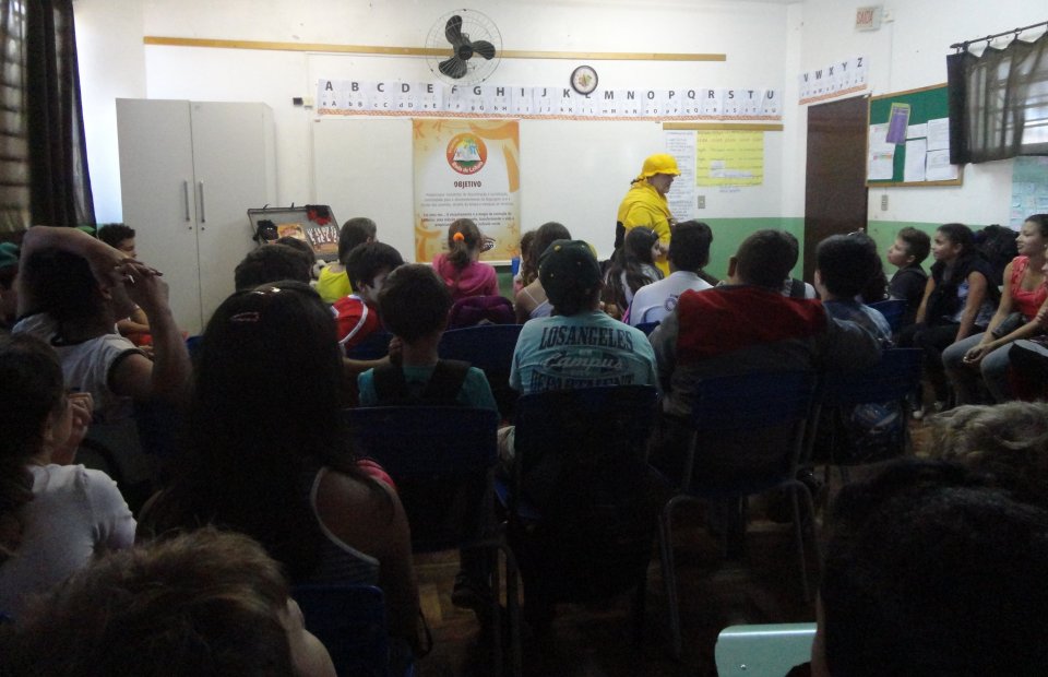 Um livro, além de modesto, é prático...