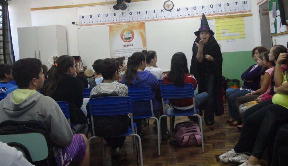 Um livro, além de modesto, é prático...