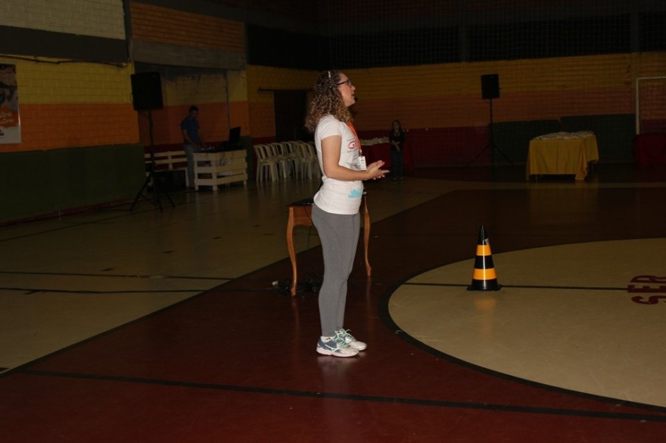 Evento em comemoração ao Dia da Dança com alunos e familiares do Grupo de Dança da Falb