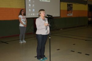 Evento em comemoração ao Dia da Dança com alunos e familiares do Grupo de Dança da Falb