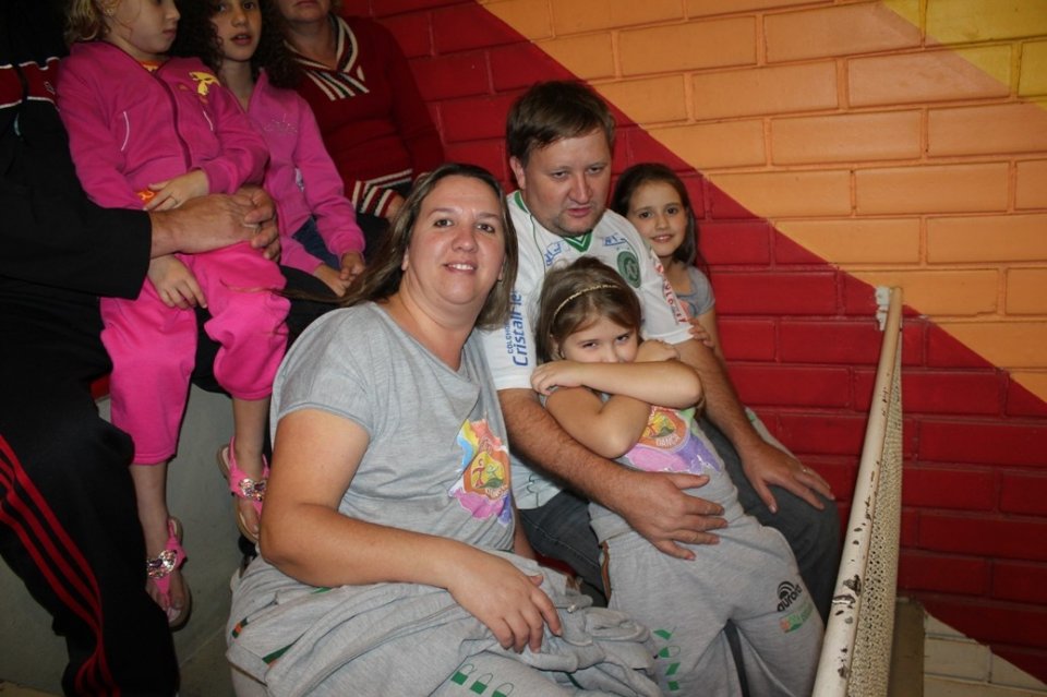 Evento em comemoração ao Dia da Dança com alunos e familiares do Grupo de Dança da Falb