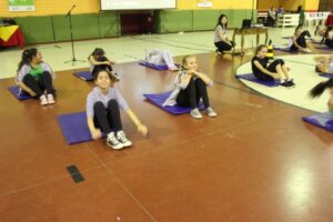 Evento em comemoração ao Dia da Dança com alunos e familiares do Grupo de Dança da Falb