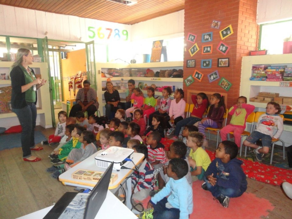 A Turminha da Reciclagem-RS diverte alunos com os personagens da turminha