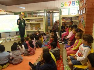 A Turminha da Reciclagem-RS diverte alunos com os personagens da turminha