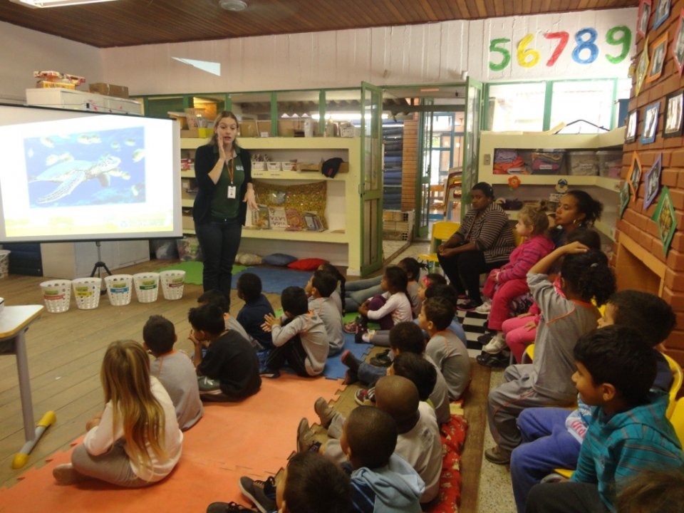 A Turminha da Reciclagem-RS diverte alunos com os personagens da turminha