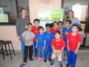 A Turminha da Reciclagem-RS diverte alunos com os personagens da turminha