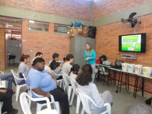 A Turminha da Reciclagem-RS diverte alunos com os personagens da turminha