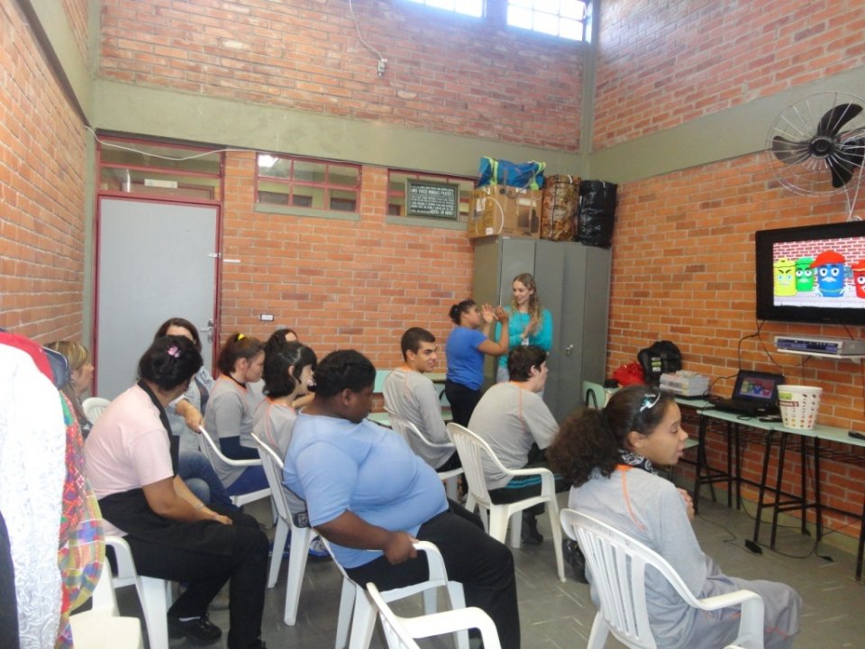 A Turminha da Reciclagem-RS diverte alunos com os personagens da turminha