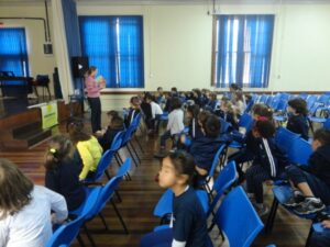 A Turminha da Reciclagem-RS diverte alunos com os personagens da turminha