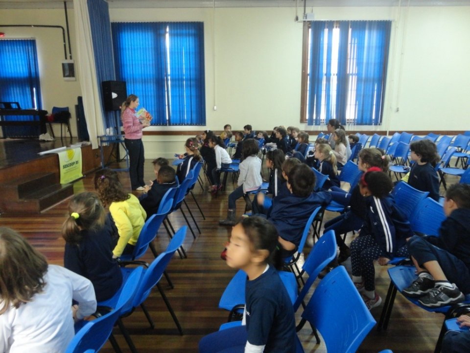 A Turminha da Reciclagem-RS diverte alunos com os personagens da turminha