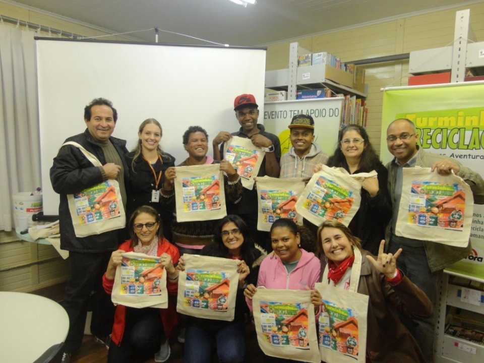 A Turminha da Reciclagem-RS visita escola de surdos