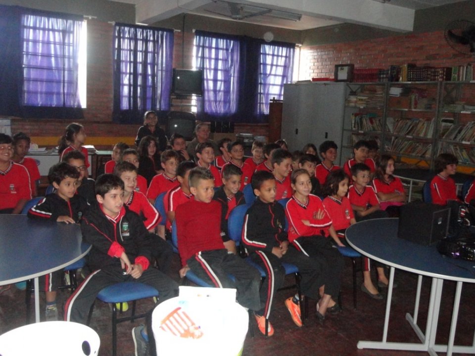 A Turminha da Reciclagem-RS visita escola de surdos