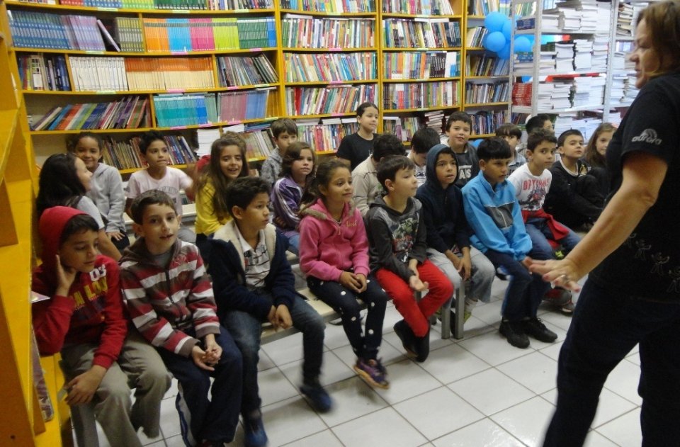 Roda de Leitura e Contação de História participam de semana em comemoração ao dia do livro