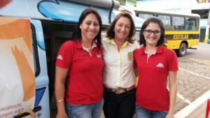 A Turminha da Reciclagem realiza atividade em praça de Ouro-SC