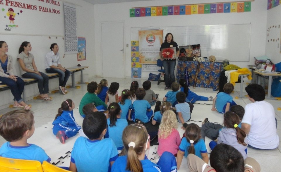 Contar para fazer lembrar, contar para mover montanhas e céus”.