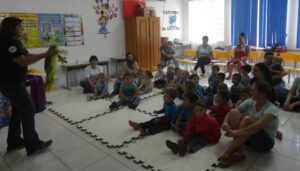 Contar para fazer lembrar, contar para mover montanhas e céus”.