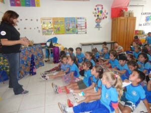 Contar para fazer lembrar, contar para mover montanhas e céus”.