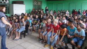 Contar para fazer lembrar, contar para mover montanhas e céus”.