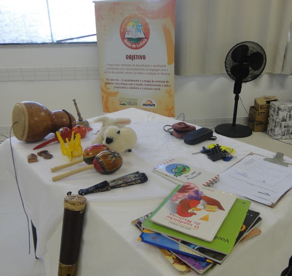 Contar para fazer lembrar, contar para mover montanhas e céus”.