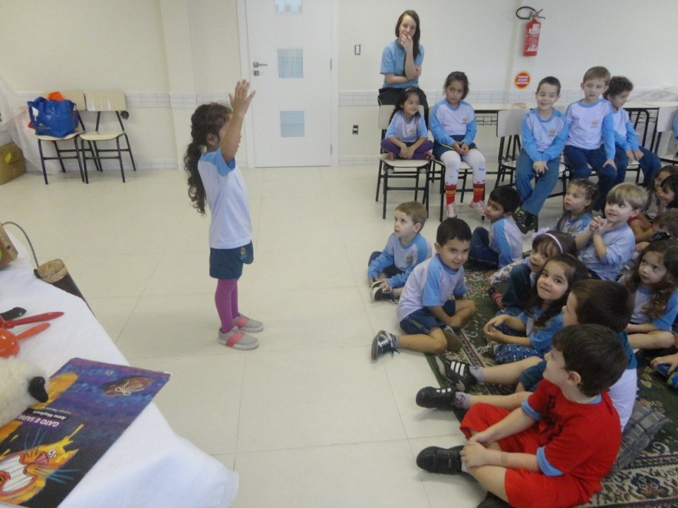 Contar para fazer lembrar, contar para mover montanhas e céus”.