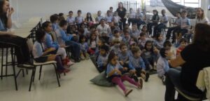 Contar para fazer lembrar, contar para mover montanhas e céus”.