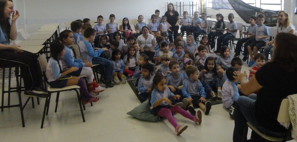 Contar para fazer lembrar, contar para mover montanhas e céus”.