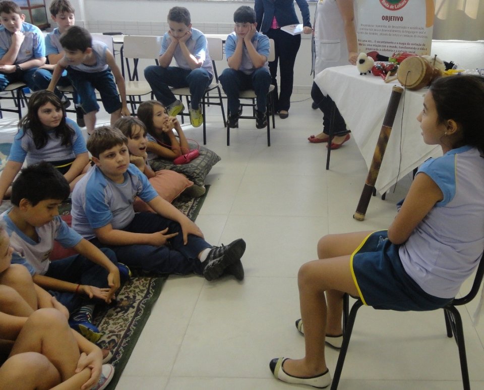 Contar para fazer lembrar, contar para mover montanhas e céus”.