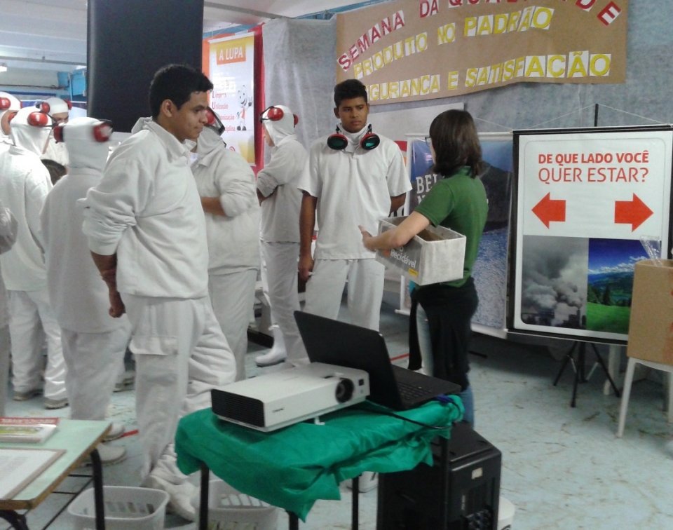 A Turminha da Reciclagem participa da Semana da Qualidade de empresa