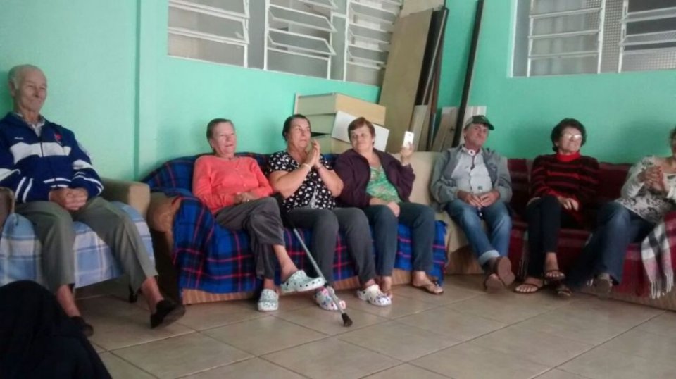 Encantadores da Alegria, levam diversão a Casa de Passagem Albergue João Piltz