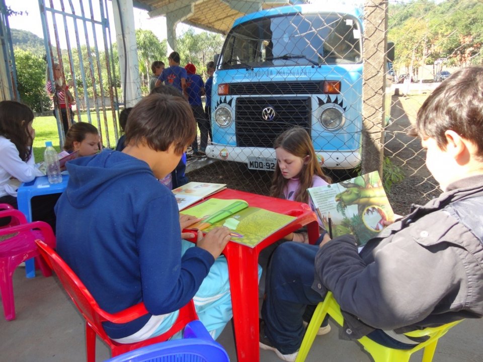 O livro  é um  antídoto contra a ignorância...