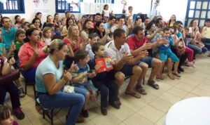Roda de Leitura e Contação de História atende várias escolas da região