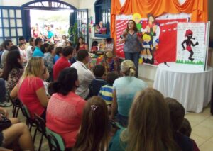 Roda de Leitura e Contação de História atende várias escolas da região