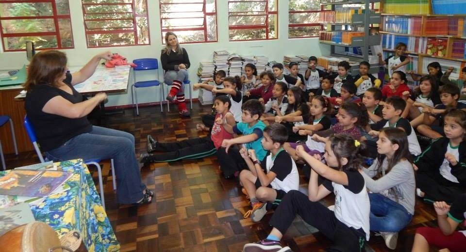 Roda de Leitura e Contação de História atende várias escolas da região