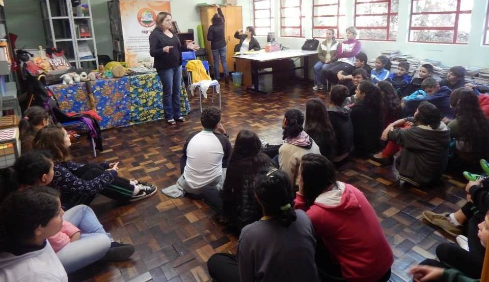 Roda de Leitura e Contação de História atende várias escolas da região