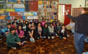 Roda de Leitura e Contação de História atende várias escolas da região