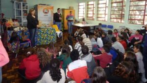 Roda de Leitura e Contação de História atende várias escolas da região